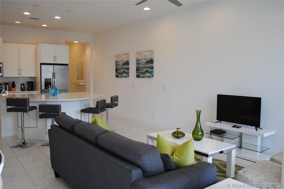 Recently Rented: $2,100 (5 beds, 4 baths, 2504 Square Feet)
