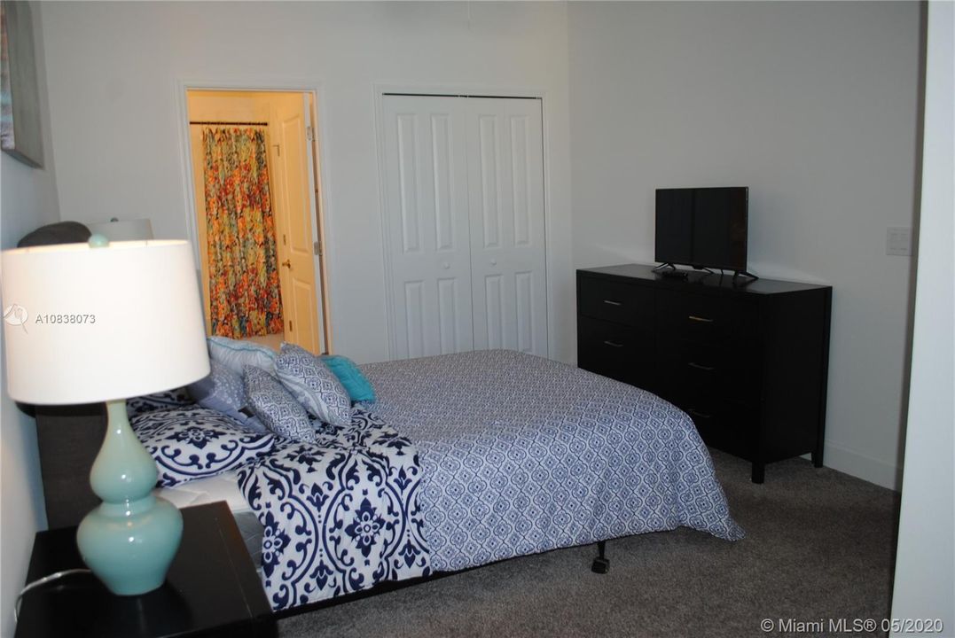 Recently Rented: $2,100 (5 beds, 4 baths, 2504 Square Feet)