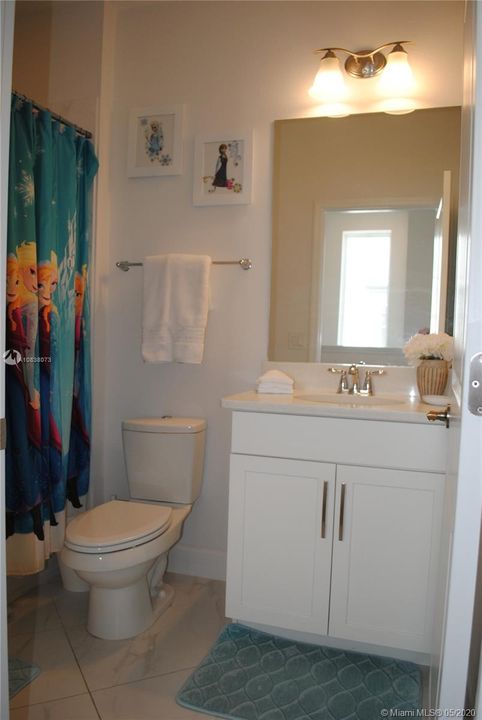 Recently Rented: $2,100 (5 beds, 4 baths, 2504 Square Feet)
