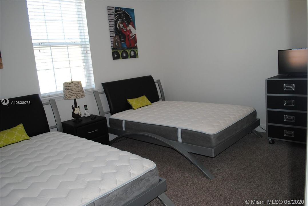 Recently Rented: $2,100 (5 beds, 4 baths, 2504 Square Feet)