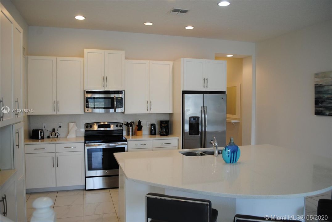 Recently Rented: $2,100 (5 beds, 4 baths, 2504 Square Feet)