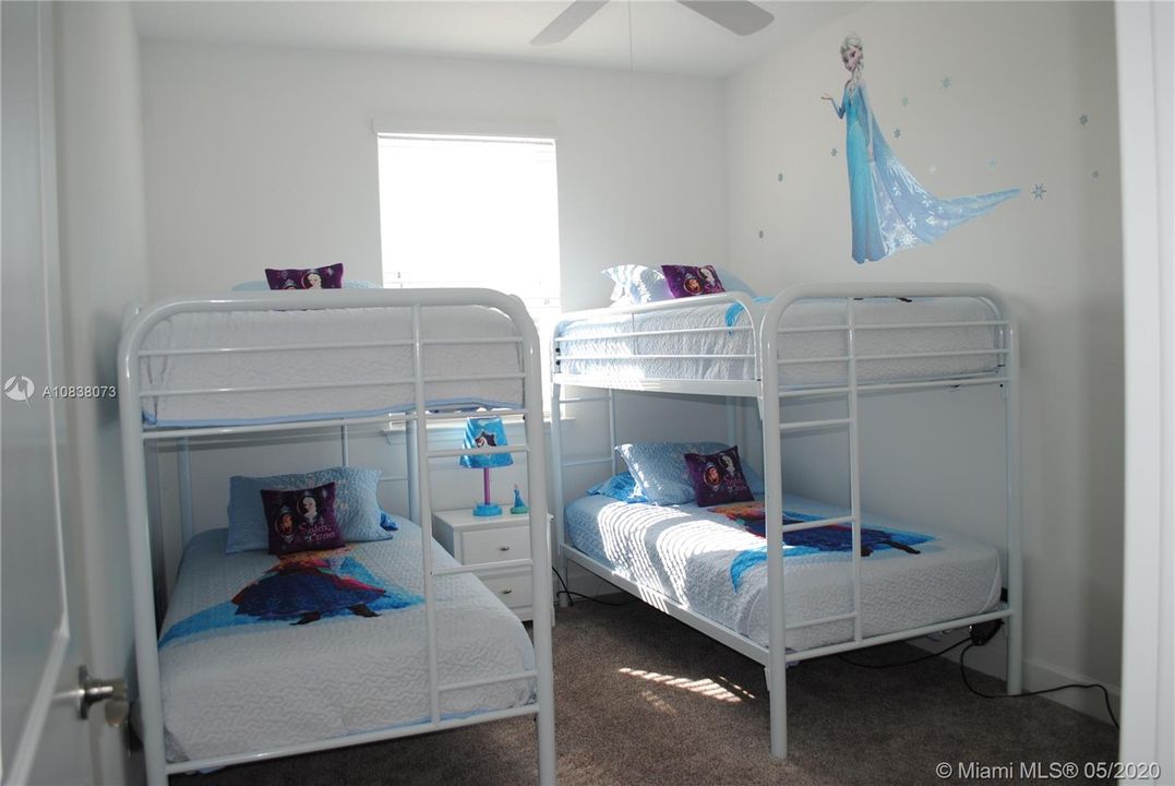 Recently Rented: $2,100 (5 beds, 4 baths, 2504 Square Feet)