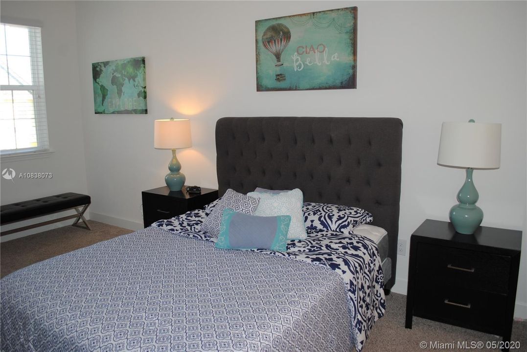 Recently Rented: $2,100 (5 beds, 4 baths, 2504 Square Feet)