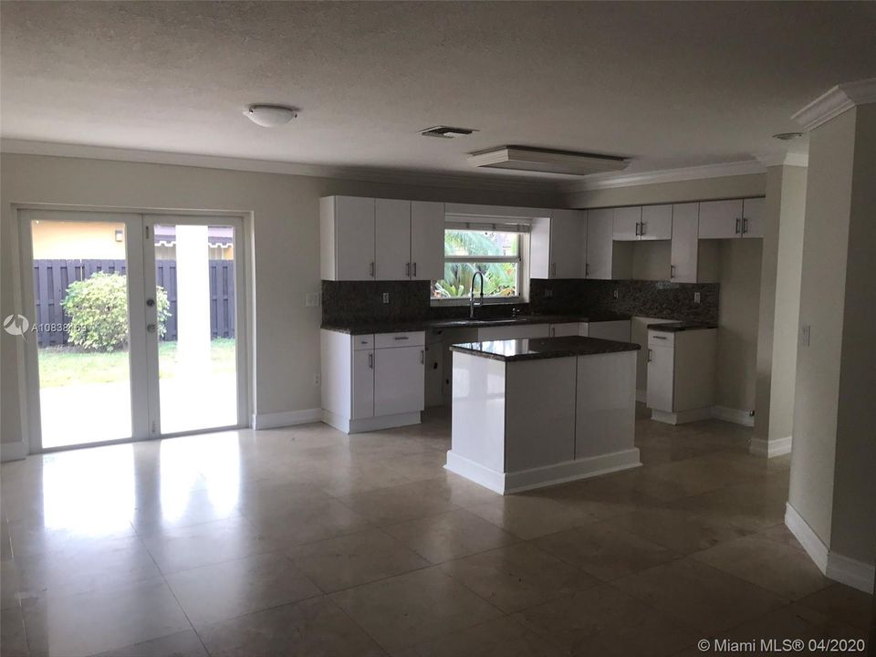 Недавно продано: $439,000 (3 спален, 2 ванн, 1968 Квадратных фут)