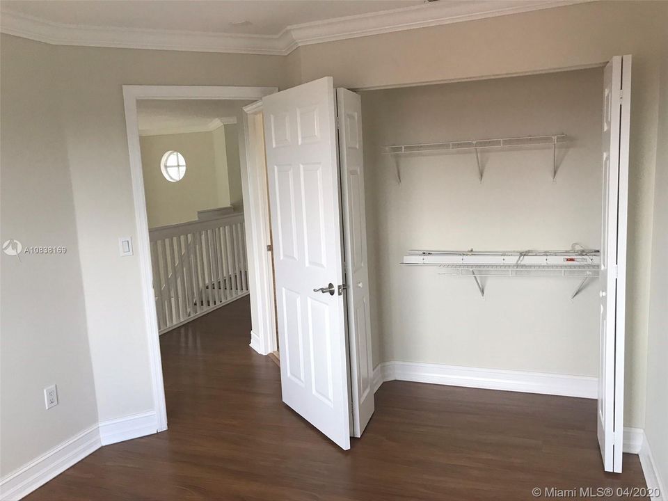 Недавно продано: $439,000 (3 спален, 2 ванн, 1968 Квадратных фут)