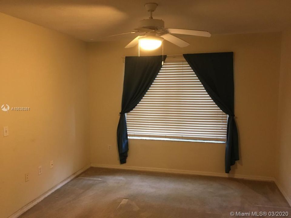 最近租的: $1,150 (1 贝兹, 1 浴室, 760 平方英尺)