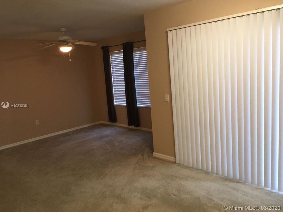 最近租的: $1,150 (1 贝兹, 1 浴室, 760 平方英尺)