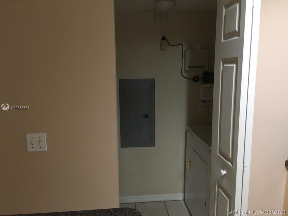 最近租的: $1,150 (1 贝兹, 1 浴室, 760 平方英尺)