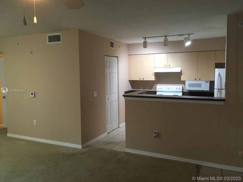 最近租的: $1,150 (1 贝兹, 1 浴室, 760 平方英尺)