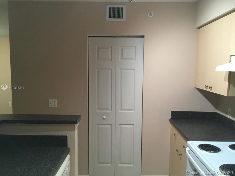 最近租的: $1,150 (1 贝兹, 1 浴室, 760 平方英尺)