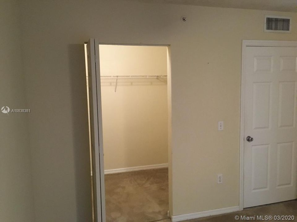 最近租的: $1,150 (1 贝兹, 1 浴室, 760 平方英尺)