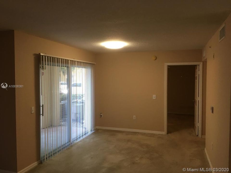 最近租的: $1,150 (1 贝兹, 1 浴室, 760 平方英尺)