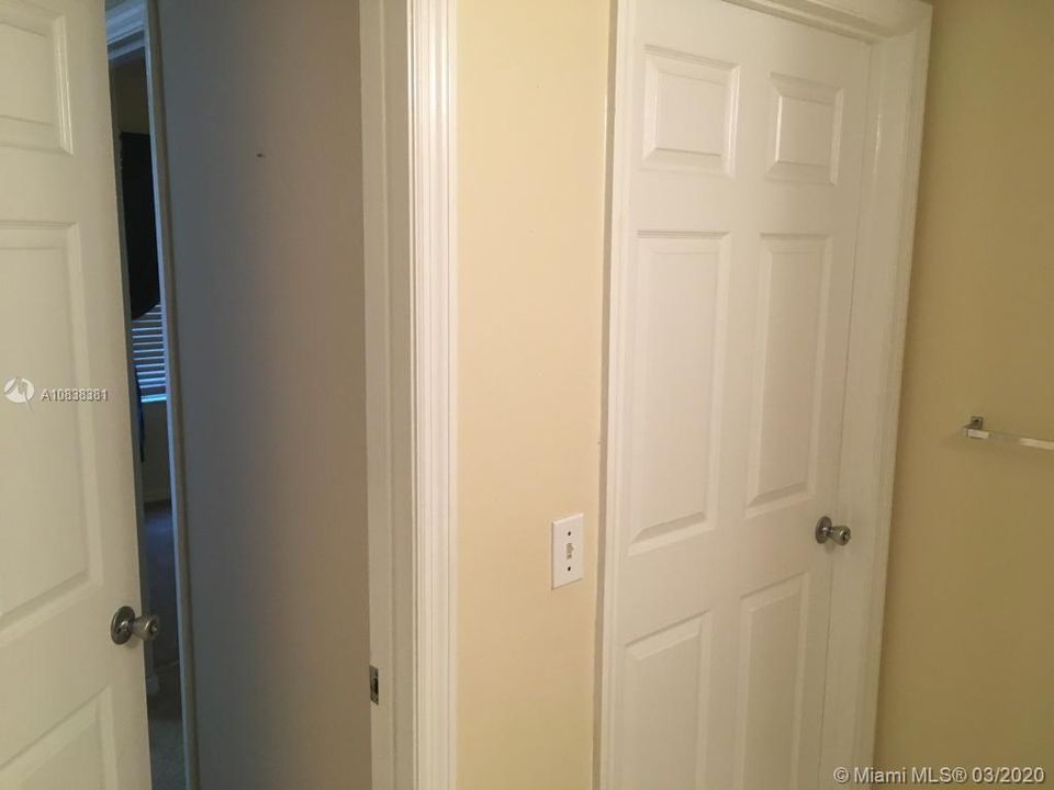 最近租的: $1,150 (1 贝兹, 1 浴室, 760 平方英尺)