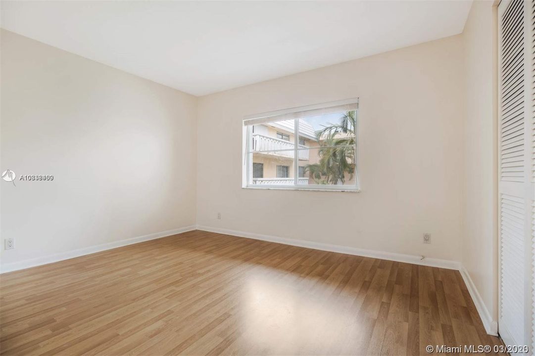 Recently Sold: $327,500 (2 beds, 2 baths, 1237 Square Feet)