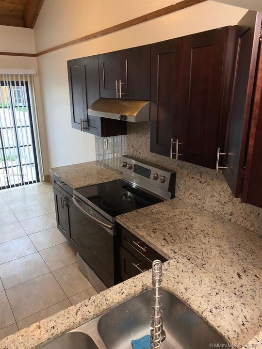 Recently Rented: $1,700 (2 beds, 2 baths, 1050 Square Feet)
