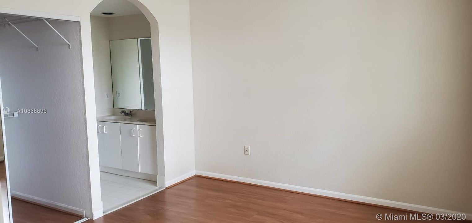 Recientemente alquilado: $1,950 (2 camas, 2 baños, 1005 Pies cuadrados)