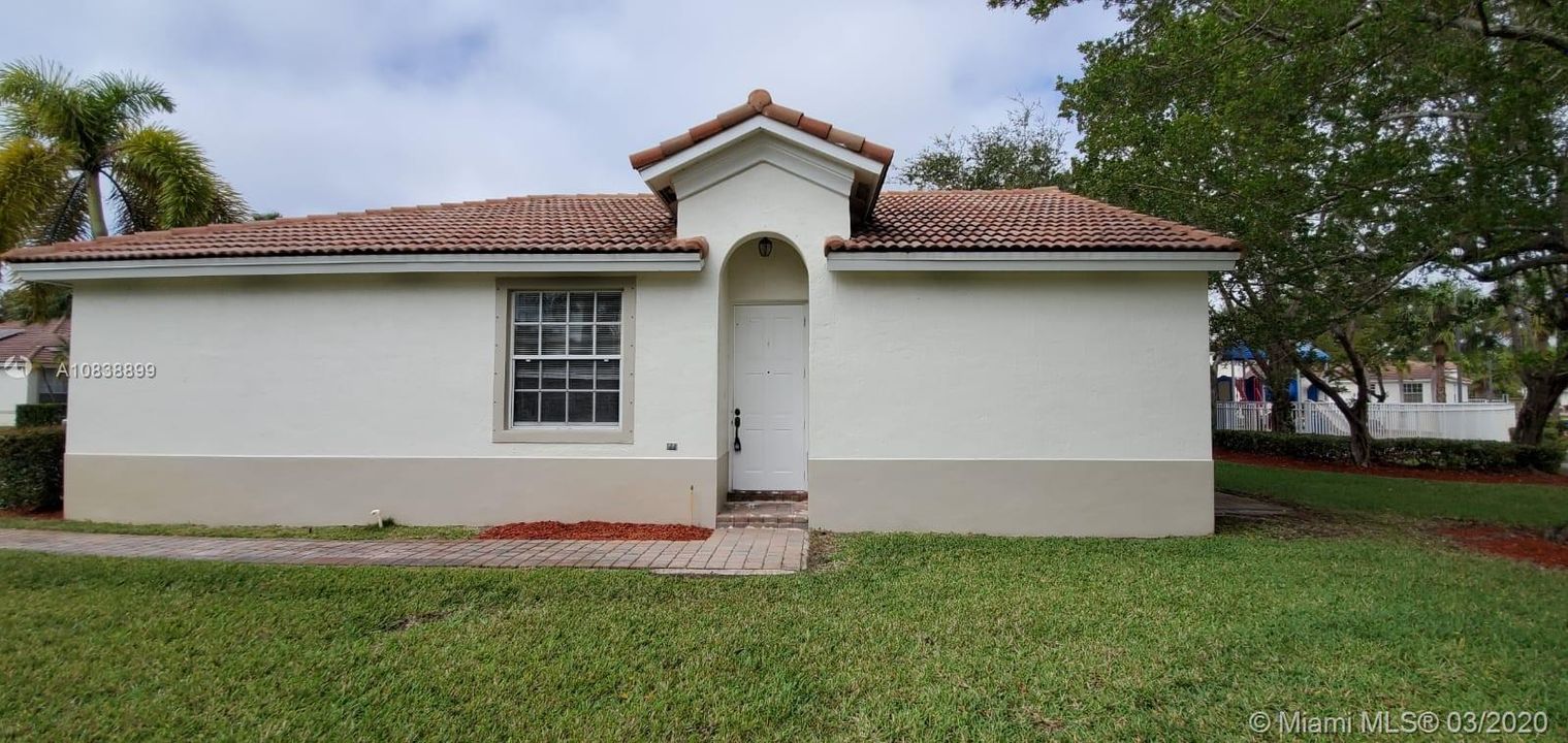Recientemente alquilado: $1,950 (2 camas, 2 baños, 1005 Pies cuadrados)