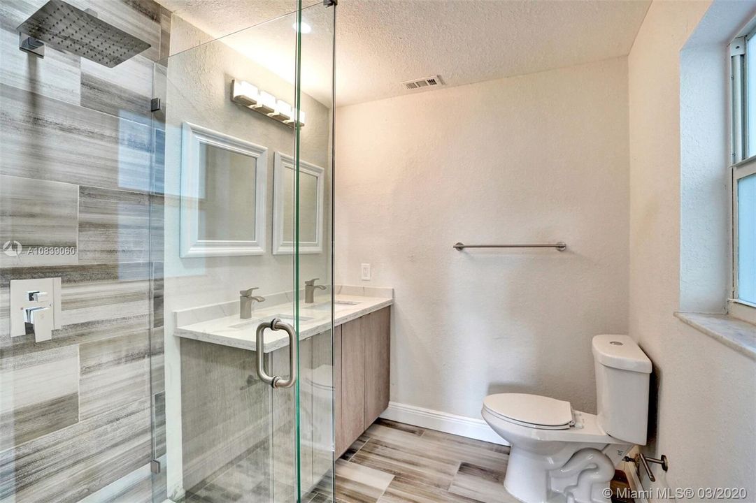 Vendido Recientemente: $399,900 (3 camas, 2 baños, 1803 Pies cuadrados)