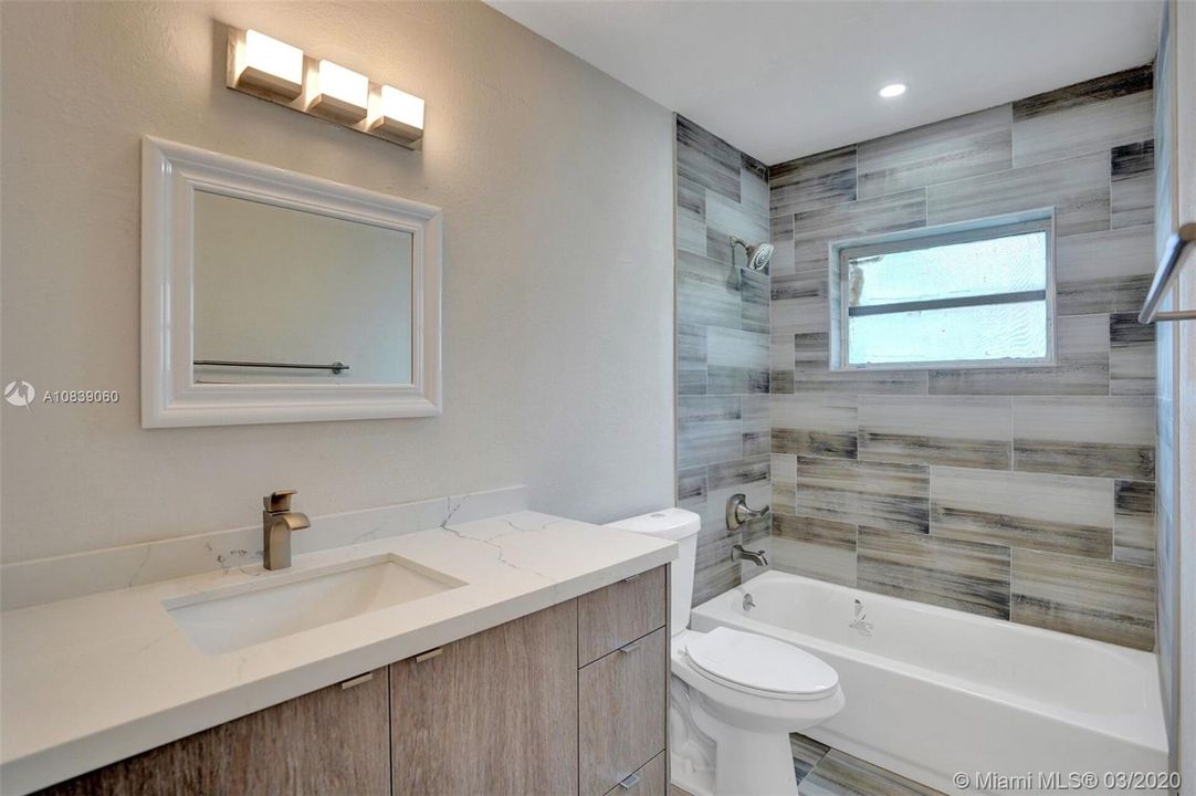 Vendido Recientemente: $399,900 (3 camas, 2 baños, 1803 Pies cuadrados)