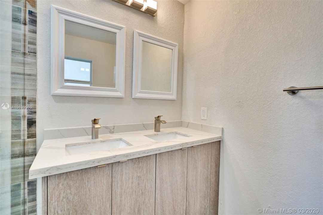 Vendido Recientemente: $399,900 (3 camas, 2 baños, 1803 Pies cuadrados)