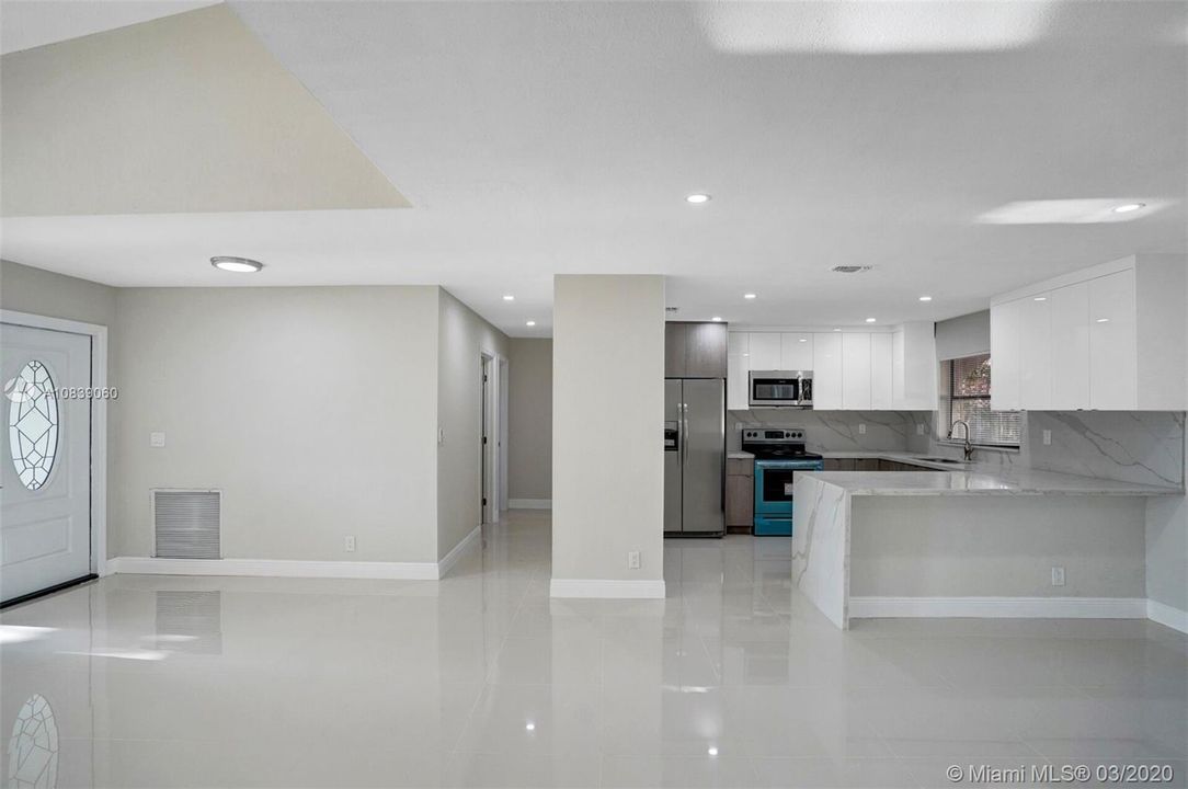 Vendido Recientemente: $399,900 (3 camas, 2 baños, 1803 Pies cuadrados)