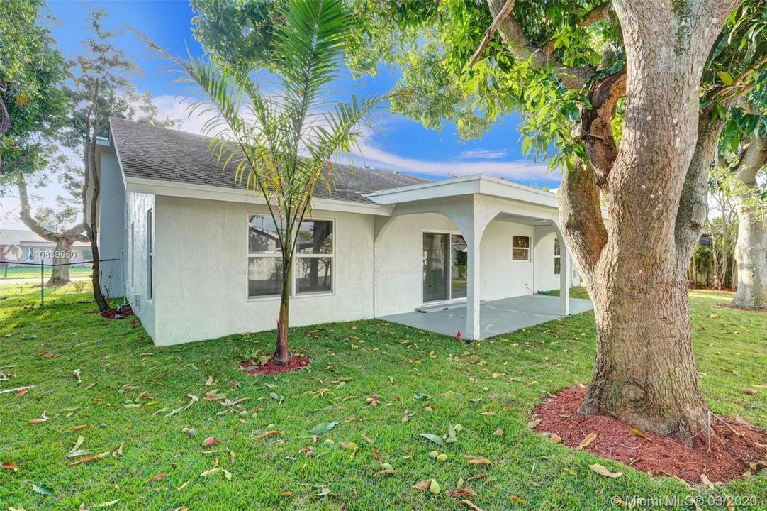 Vendido Recientemente: $399,900 (3 camas, 2 baños, 1803 Pies cuadrados)
