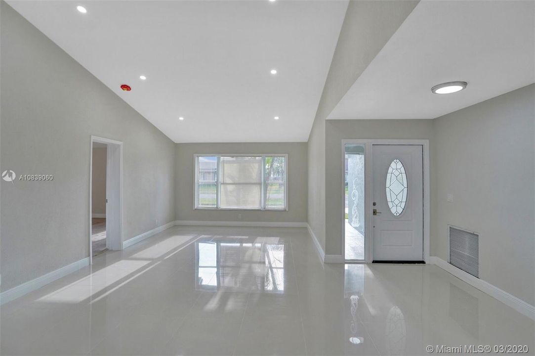 Vendido Recientemente: $399,900 (3 camas, 2 baños, 1803 Pies cuadrados)