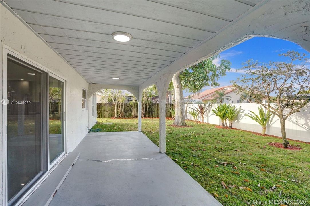 Vendido Recientemente: $399,900 (3 camas, 2 baños, 1803 Pies cuadrados)