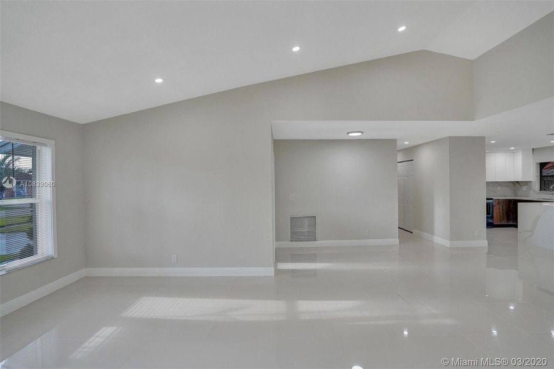 Vendido Recientemente: $399,900 (3 camas, 2 baños, 1803 Pies cuadrados)