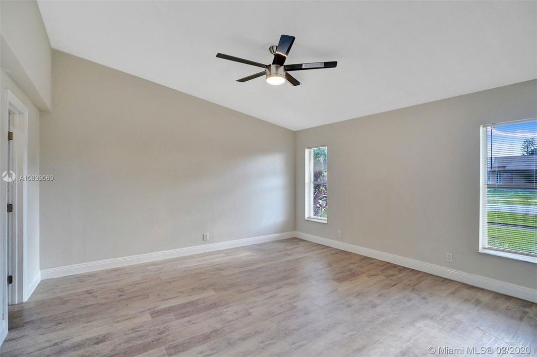 Vendido Recientemente: $399,900 (3 camas, 2 baños, 1803 Pies cuadrados)