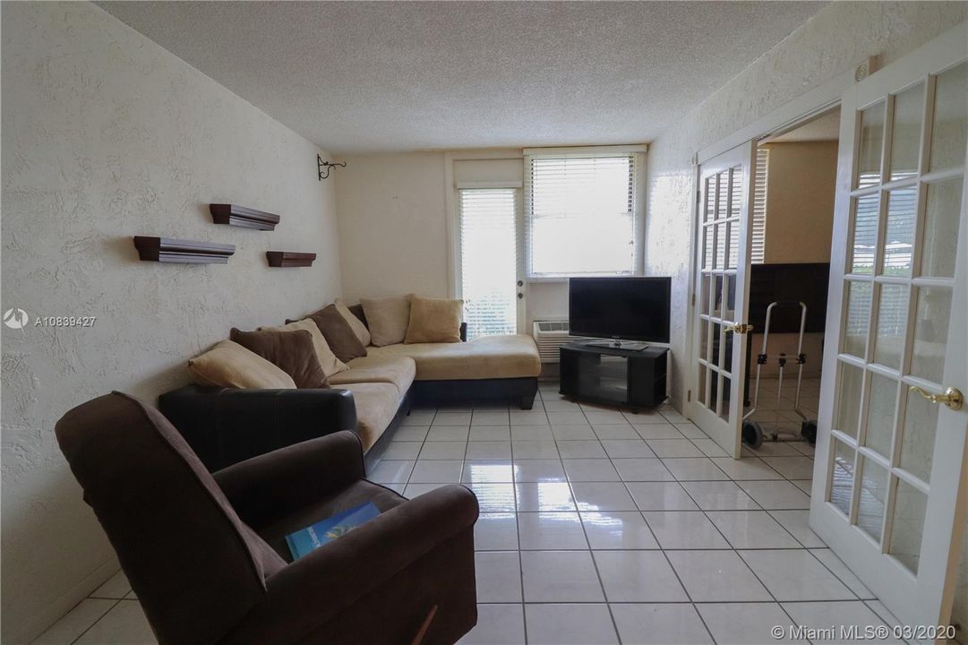 Vendido Recientemente: $65,000 (1 camas, 1 baños, 541 Pies cuadrados)