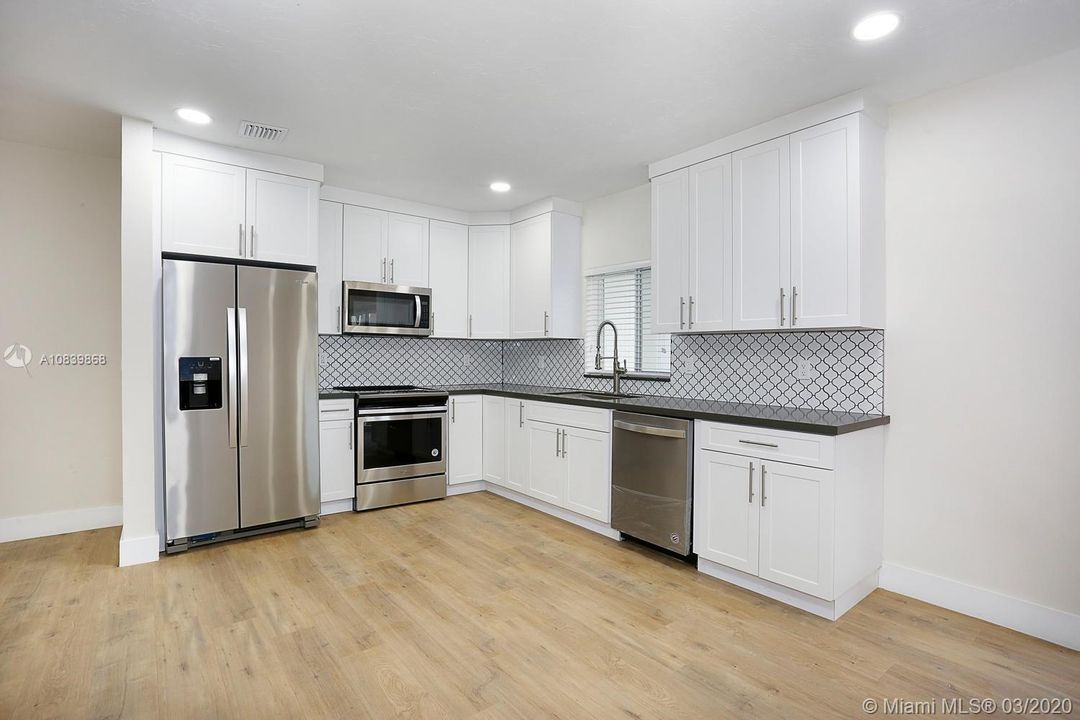 Recientemente alquilado: $3,000 (2 camas, 2 baños, 1400 Pies cuadrados)