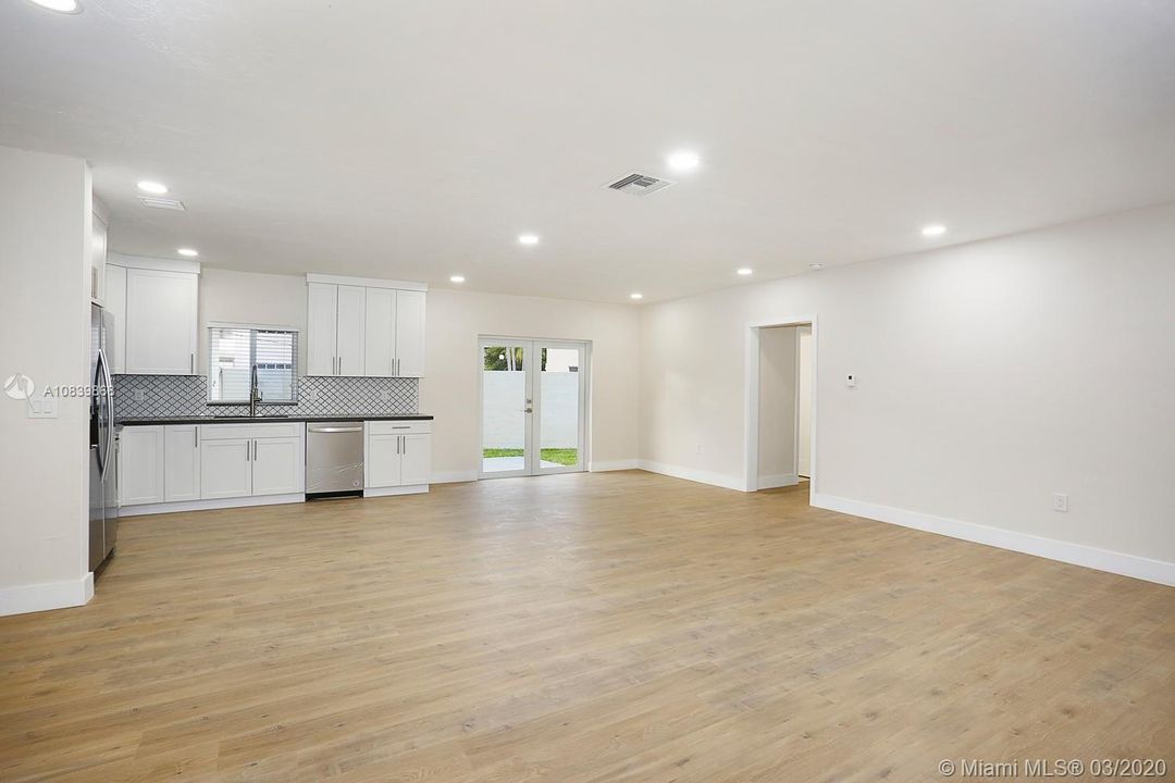 Recientemente alquilado: $3,000 (2 camas, 2 baños, 1400 Pies cuadrados)