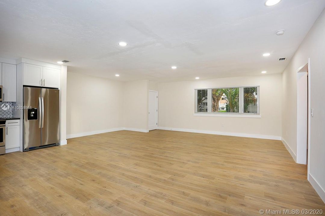 Recientemente alquilado: $3,000 (2 camas, 2 baños, 1400 Pies cuadrados)