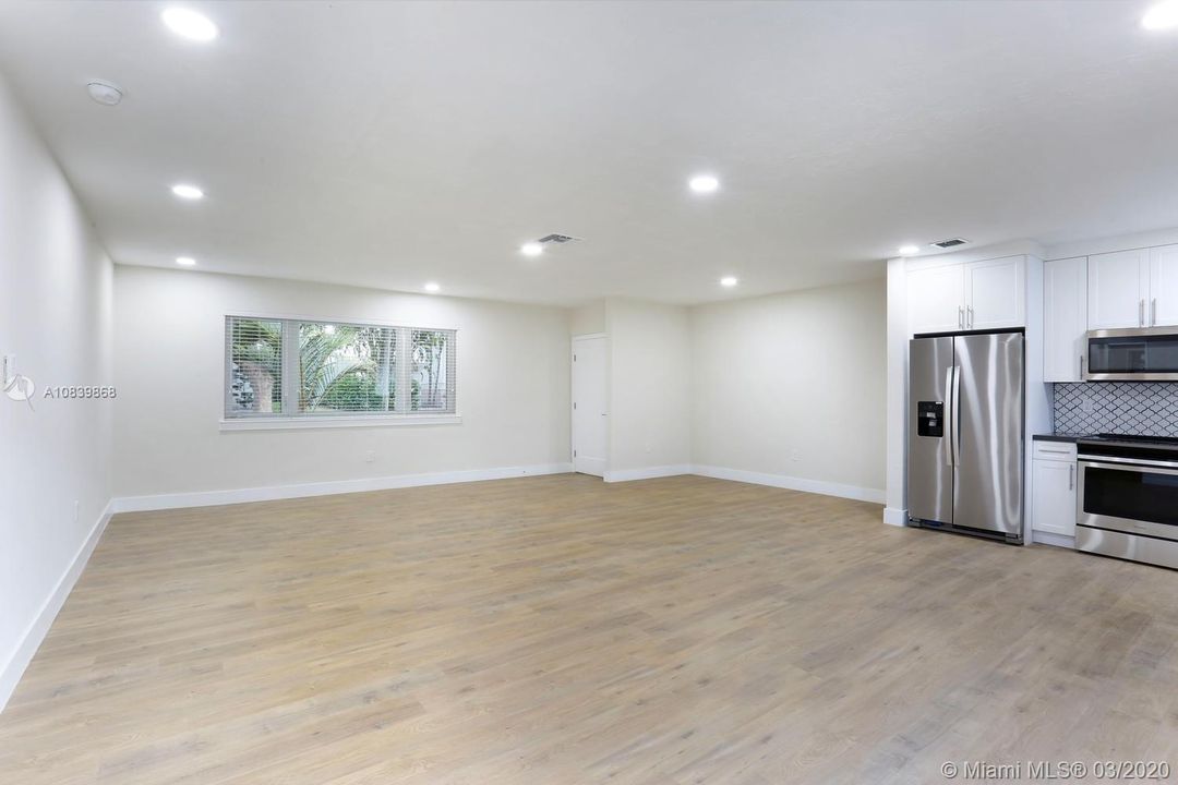 Recientemente alquilado: $3,000 (2 camas, 2 baños, 1400 Pies cuadrados)