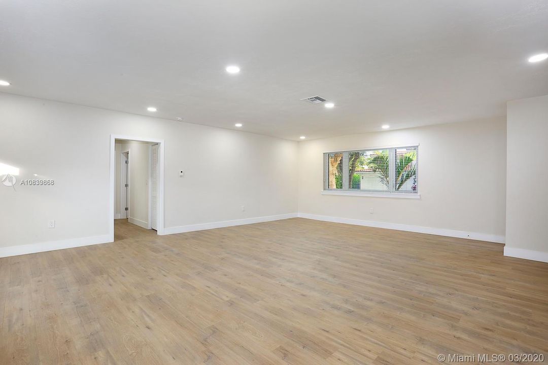 Recientemente alquilado: $3,000 (2 camas, 2 baños, 1400 Pies cuadrados)