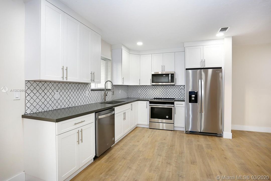 Recientemente alquilado: $3,000 (2 camas, 2 baños, 1400 Pies cuadrados)