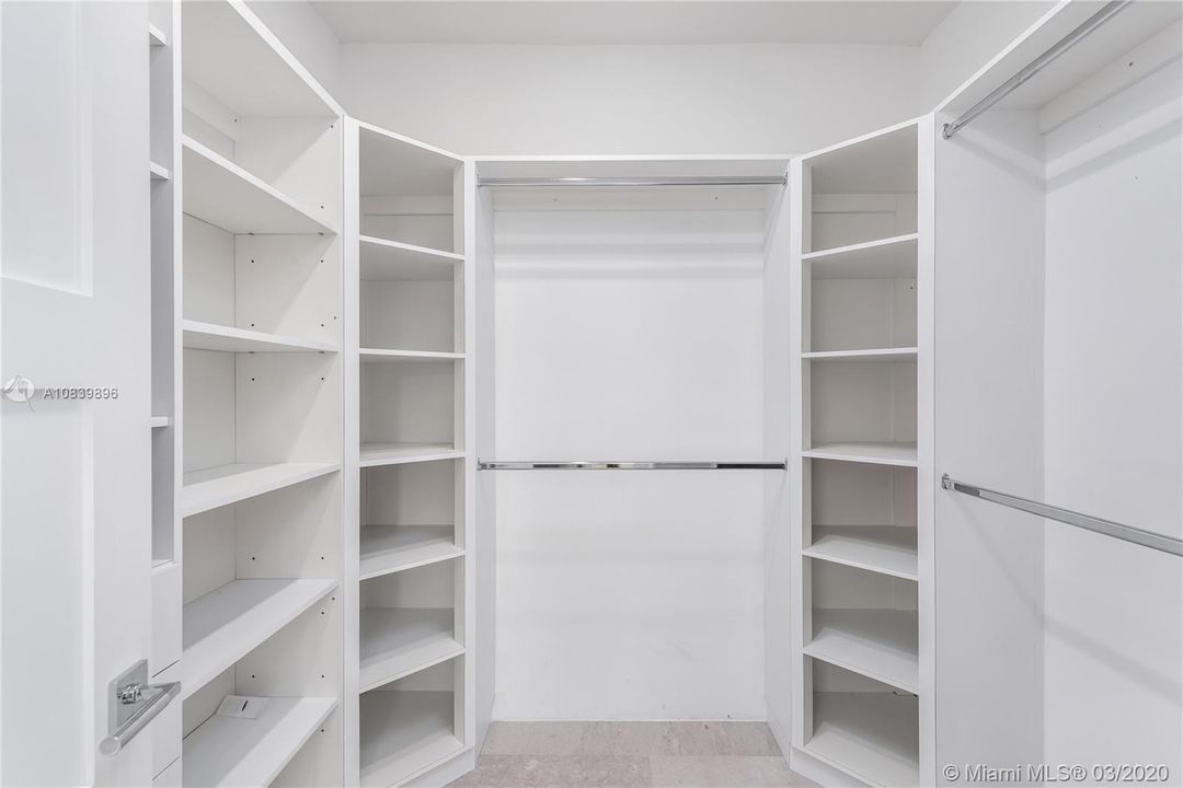 Recientemente alquilado: $25,000 (3 camas, 2 baños, 2464 Pies cuadrados)