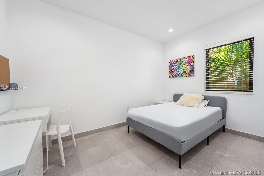 Recientemente alquilado: $25,000 (3 camas, 2 baños, 2464 Pies cuadrados)