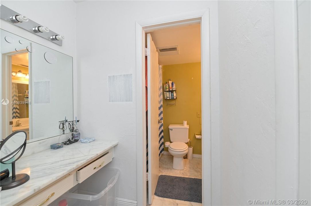 Recently Sold: $160,000 (1 beds, 1 baths, 1010 Square Feet)
