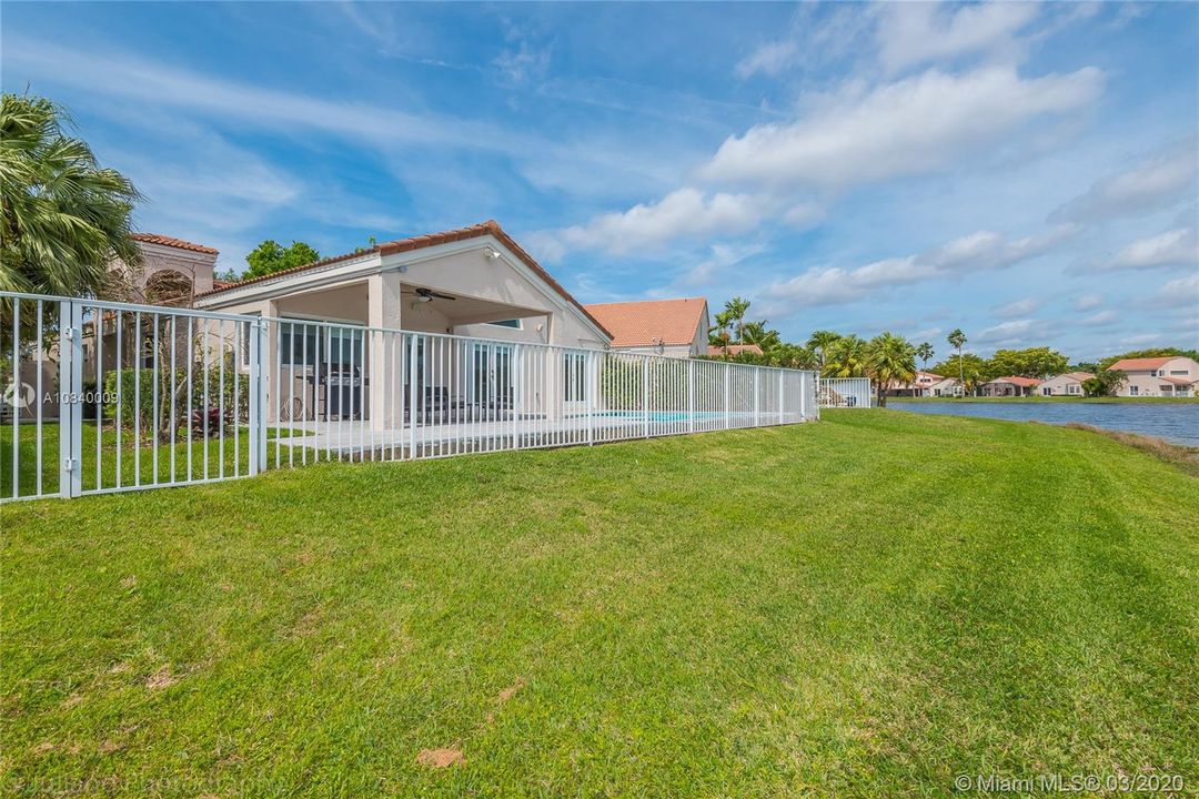 Recently Rented: $3,300 (3 beds, 2 baths, 1856 Square Feet)