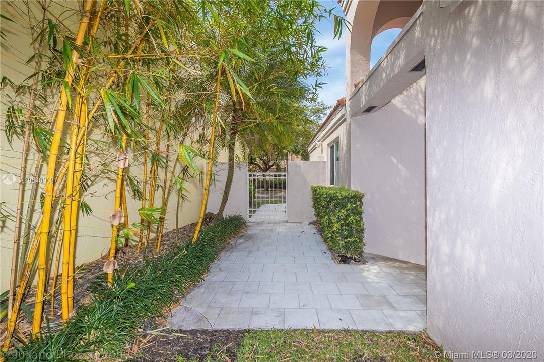 Recently Rented: $3,300 (3 beds, 2 baths, 1856 Square Feet)