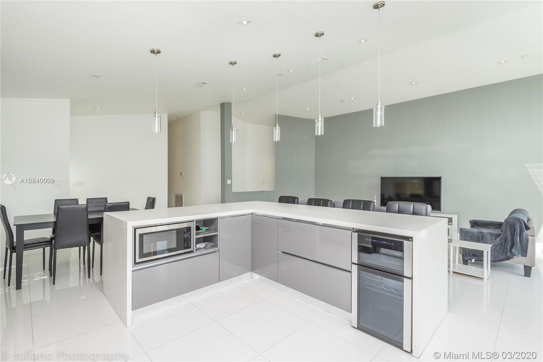 Recently Rented: $3,300 (3 beds, 2 baths, 1856 Square Feet)