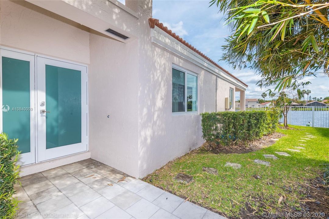 Recently Rented: $3,300 (3 beds, 2 baths, 1856 Square Feet)