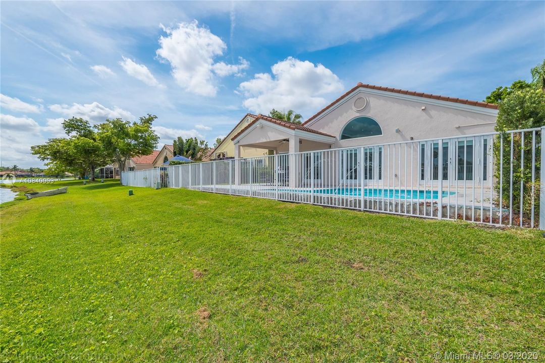Recently Rented: $3,300 (3 beds, 2 baths, 1856 Square Feet)
