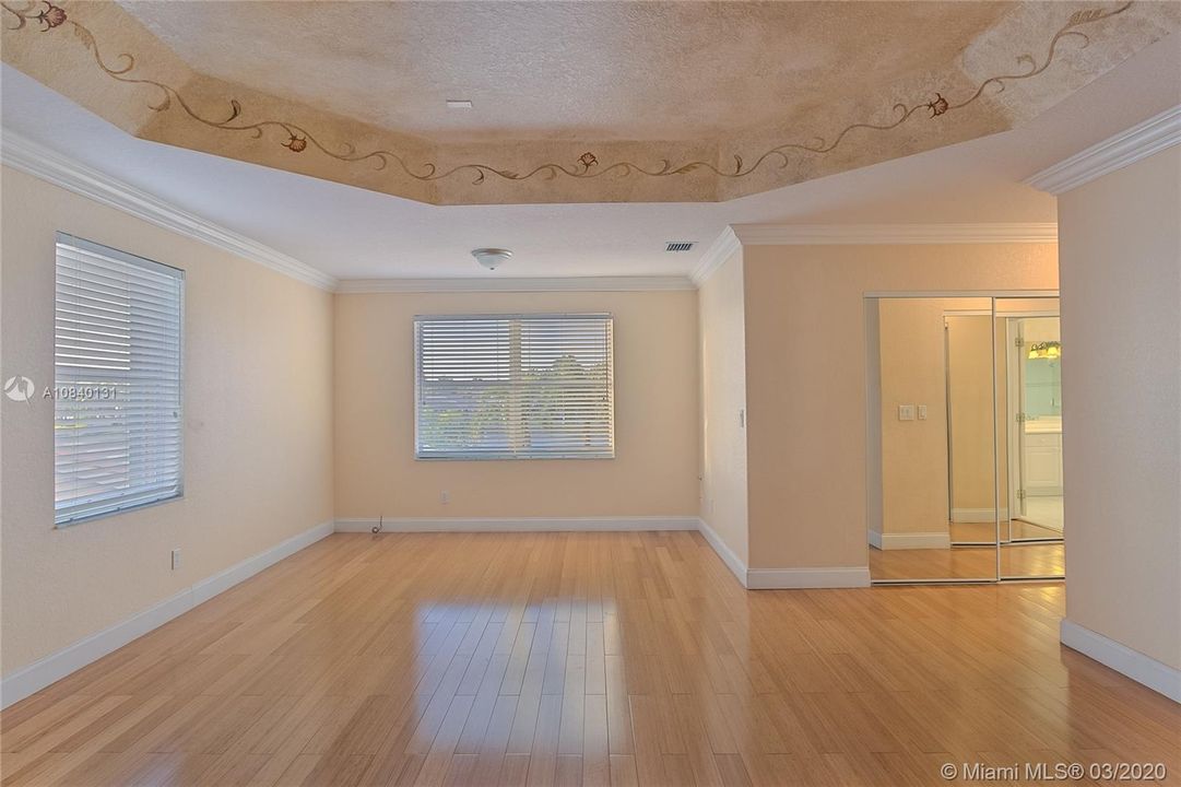 Recently Rented: $3,700 (5 beds, 3 baths, 3417 Square Feet)