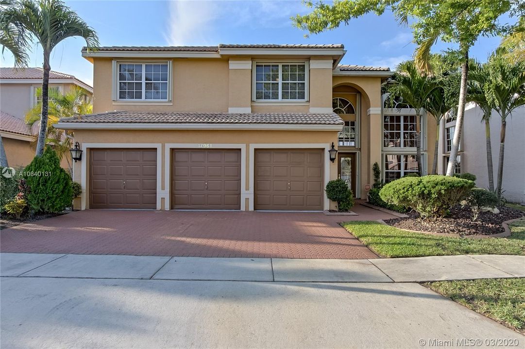 Recently Rented: $3,700 (5 beds, 3 baths, 3417 Square Feet)