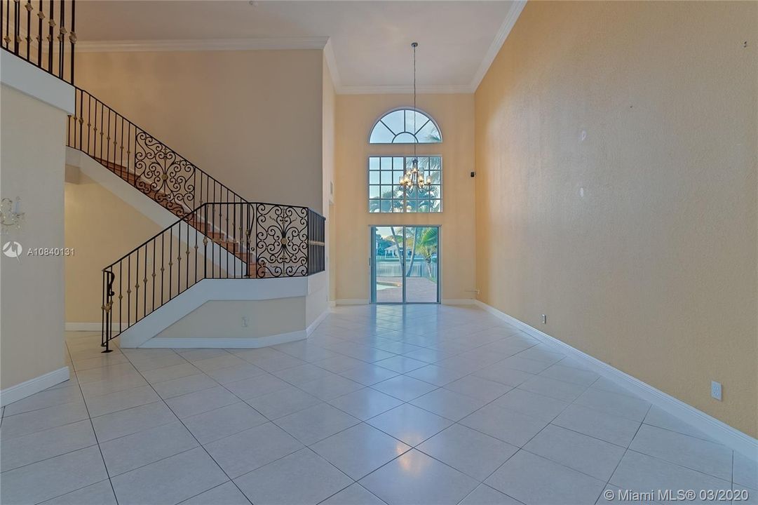 Recently Rented: $3,700 (5 beds, 3 baths, 3417 Square Feet)