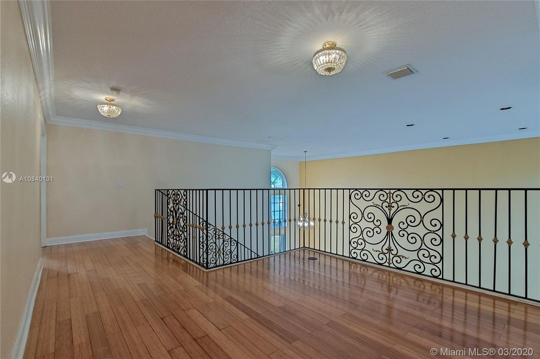 Recently Rented: $3,700 (5 beds, 3 baths, 3417 Square Feet)