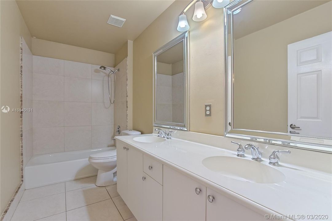 Recently Rented: $3,700 (5 beds, 3 baths, 3417 Square Feet)